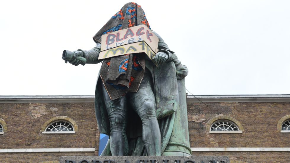 Staty av slavhandlaren Robert Milligan i Docklands, London. 