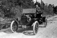 T-Forden tillverkades I en mängd olika utföranden. Här syns en Runabout, 1914 på svenska vägar.