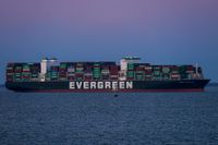 Containerfartyget Ever Forward från rederiet Evergreen har fastnat i Chesapeake Bay i östra USA.