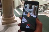 Charmander, ett av de vanligare monstren i Pokémon Go, fångat i riksdagshuset.