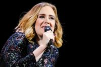 Adele under en konsert i Birmingham.