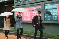 Trist väder, men investerarna i Tokyo var trots det glada.