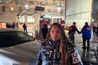 Ayesha Jones familj bor i det brandhärjade huset i New York-stadsdelen Bronx. "Tack gode gud att de klarade sig utan skador", säger hon.
