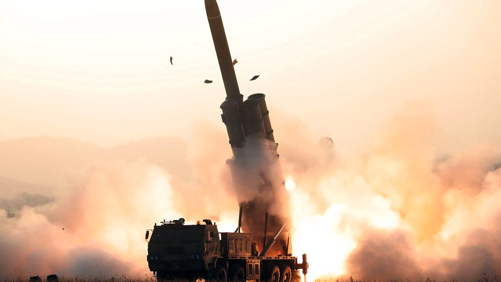 Bilden, som Nordkorea lämnat ut, sägs visa ett nytt raketvapen i ett test för några dagar sedan.