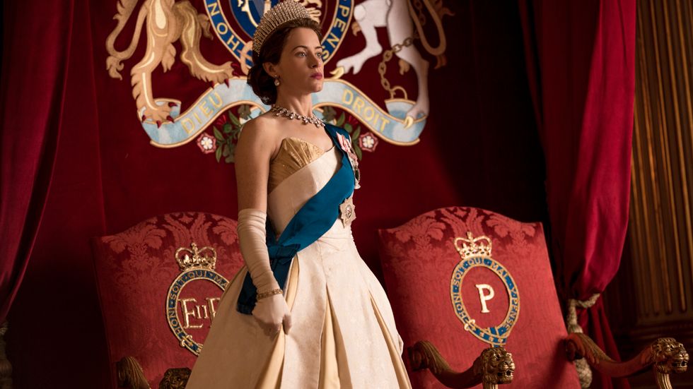 Claire Foy spelar rollen som drottning Elisabeth i Netflixsuccén "The crown". Pressbild.