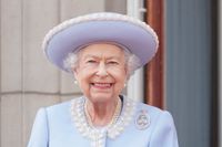 Drottning Elizabeth II på balkongen under firandet.