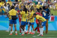 Brasiliens stjärna Marta, nummer 10, efter slutsignalen i bronsmatchen mot Kanada. Kanada vann med 2–1.