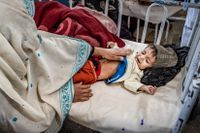 Flera kilos undervikt. Nu vårdas bebisar och småbarn på sjukhus för undernäring i Afghanistan.