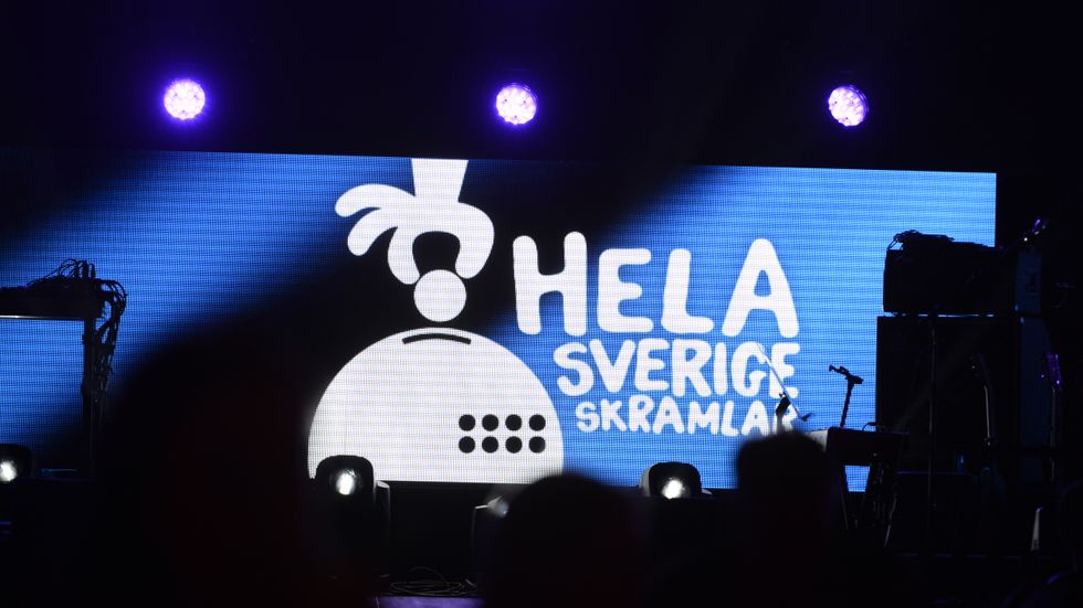 Insamlingsgalan ”Hela Sverige skramlar” hölls i hösten 2015 till stöd för människor på flykt.