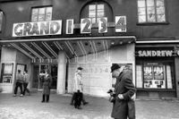Biografen Grand på Sveavägen efter mordet på Olof Palme den 28 februari 1986.