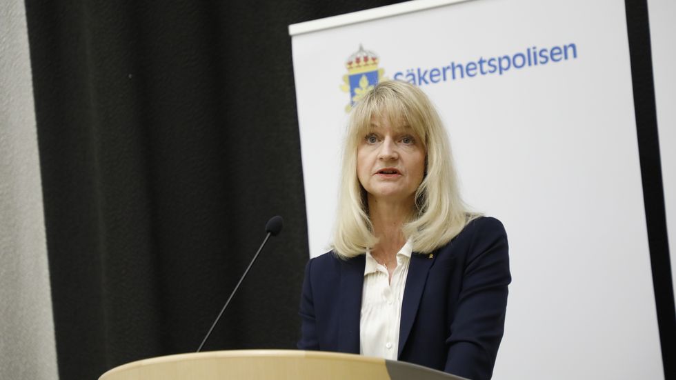 Charlotte von Essen, vikarierande säkerhetspolischef, presenterar Säpos årsbok för 2017 under en pressträff i Solna.