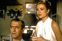 James Stewart och Grace Kelly i ”Fönstret åt gården”. A J Finns nya kriminalroman har klara paralleller med Alfred Hitchcocks klassiska film.