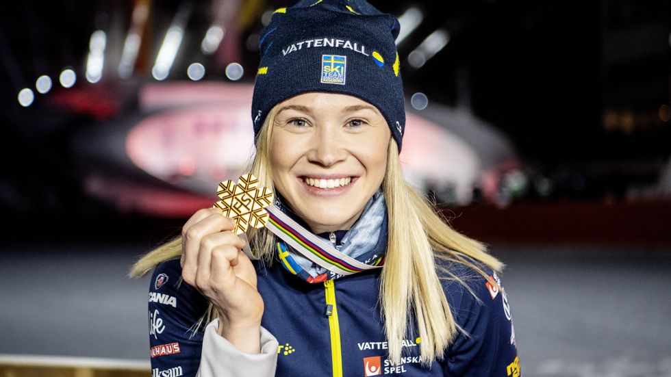 Jonna Sundling hoppas på OS-medalj trots skadan. Hon har fortfarande vänstra tummen i gips, men hoppas snart vara tillbaka i full träning.