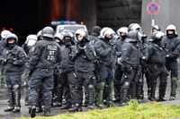 Omkring 4 000 poliser är ute på Kölns gator i helgen.