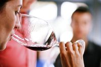Måttligt intag av rött vin kan ha gynnsam effekt, skriver Johan Frostegård.