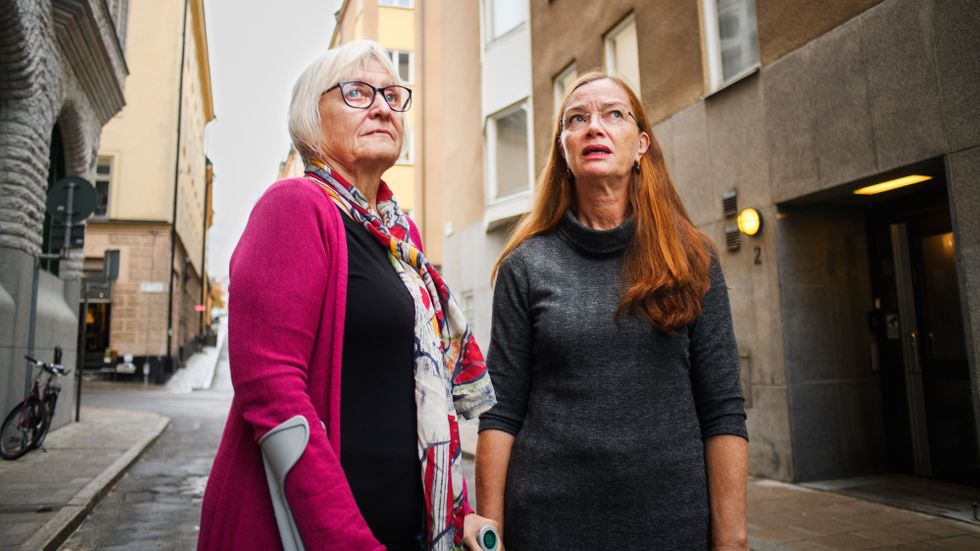 Liisa Wettergård (t v) deltar i projektet Livsberättargrupper som leds av Jonna Arb (t h) genom Stadsmissionens arbete på området existentiell hälsa.