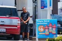 Inflationen i USA eldas på av rekordhöga bensin- och dieselpriser. Snittpriset på bensin har lyft med cirka 60 procent på ett år, medan prisökningarna på diesel är uppe i 75 procent. Arkivbild