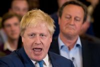 David Cameron (till höger) gjorde ett strategiskt misstag när han utlovade en Brexit-omröstning. Boris Johnson (till vänster), en av Tories mest populära politiker, kampanjar mot sin premiärminister.