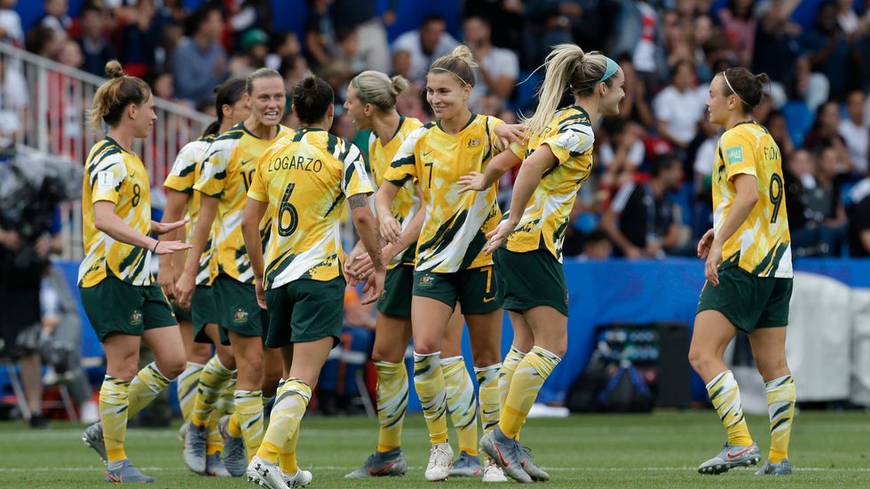 Australiens spelare jublar efter ett mål mot Brasilien i VM i somras.