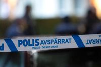 En man har förts till sjukhus efter att ha blivit knivskuren i Göteborg.