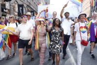 Liberalernas Joar Forssell, Juno Blom, Nyamko Sabuni och Barbro Westerholm i Prideparaden.