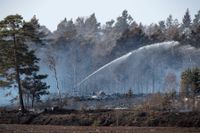 Släckningsarbetet med skogsbranden i skånska Hästveda går framåt. Arkivbild.