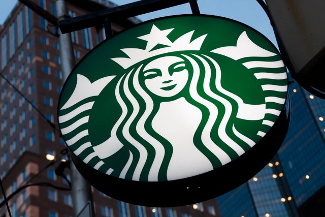 Som mest hade Starbucks 17 kaféer öppna i Sverige. 