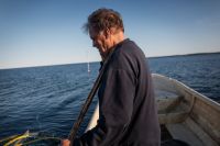 ”Det finns ingen ekonomi i det här längre", säger Hans Frölander som fiskat strömming i 20 år. 