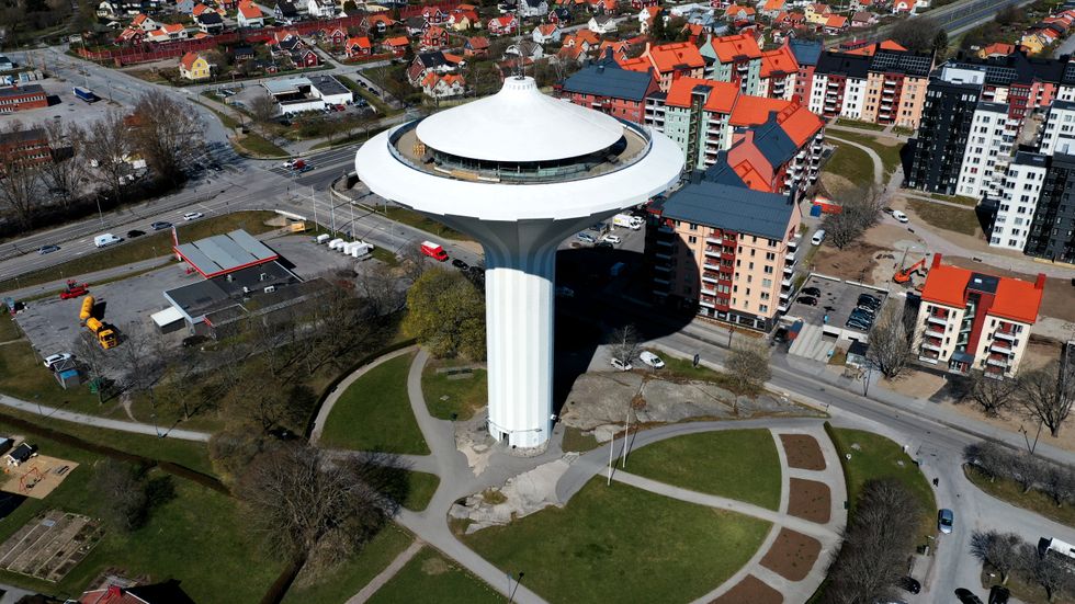 Örebro, med vattentornet och landmärket Svampen i förgrunden. Arkivbild.