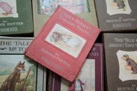 Ett signerat förstaexemplar av Beatrix Potters "Cecil Parsley's nursery rhymes".