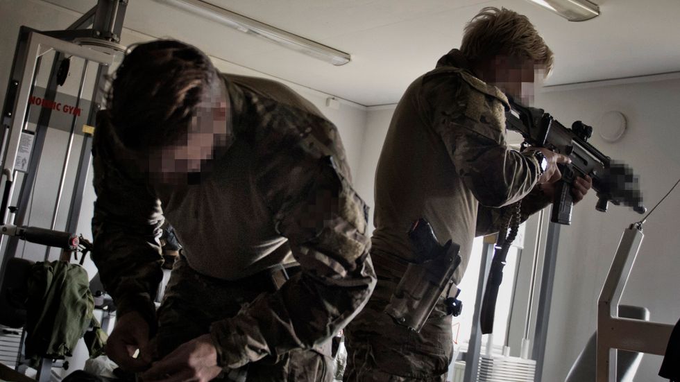 SOG-soldaternas ansikten är pixlade på Försvarsmaktens bilder.