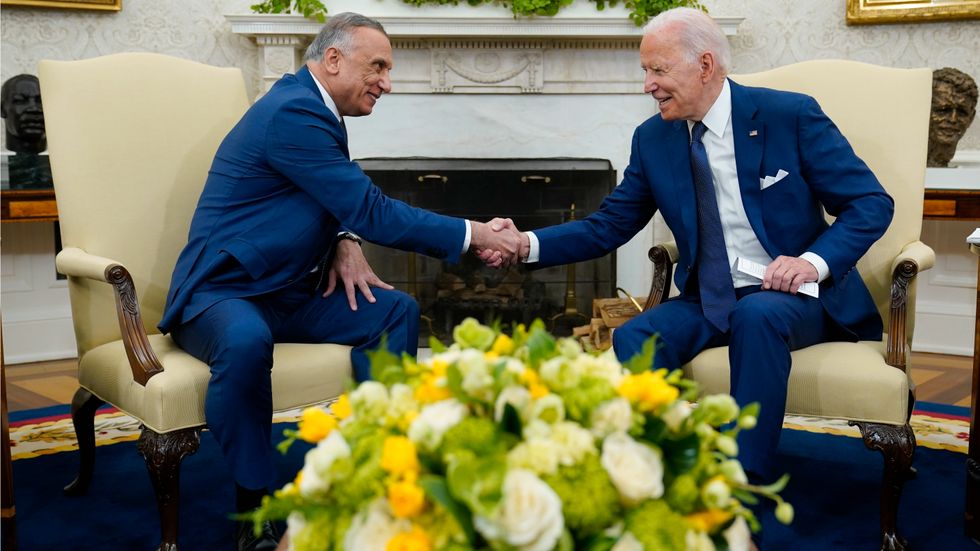 Iraks premiärminister Mustafa al-Kadhimi och USA:s president Joe Biden träffades i Vita husets Ovala rum.