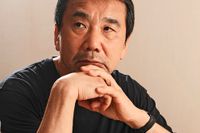 Haruki Murakami (född 1949 i Kyoto) har genom att förena popkultur med magisk realism väckt stor uppmärksamhet med sina romaner och novellsamlingar. ”1Q84” har slagit alla försäljningsrekord i Japan.