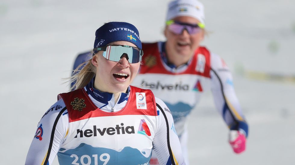Jonna Sundling och Maja Dahlqvist tog VM-guld för ett år sedan. Arkivbild.