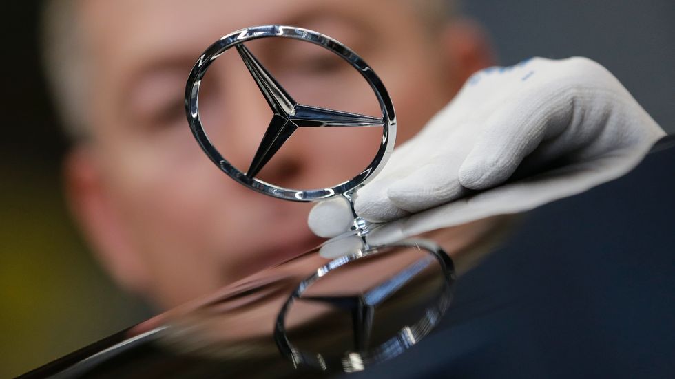 Daimler stramar åt globalt. Arkivbild