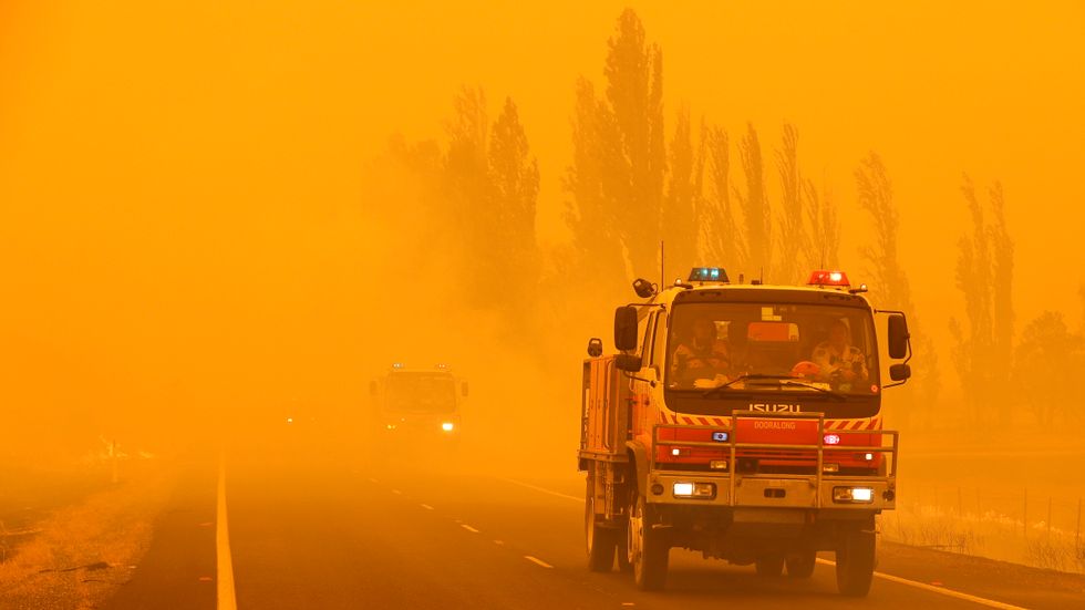 En gräsbrand i Bumbalong, söder om Australiens huvudstad Canberra, i början av februari.