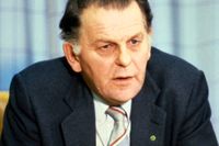 Thorbjörn Fälldin när han 1985 meddelade att han skulle lämna ordförandeskapet i Centerpartiet. I våras fyllde han 87.