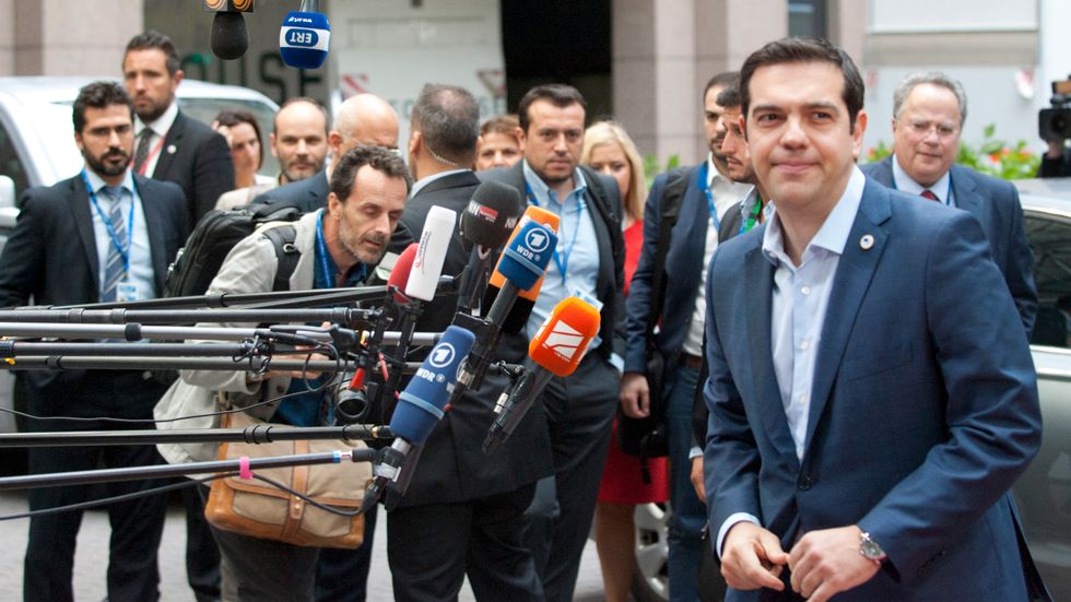 Alexis Tsipras möter pressen i Bryssel.