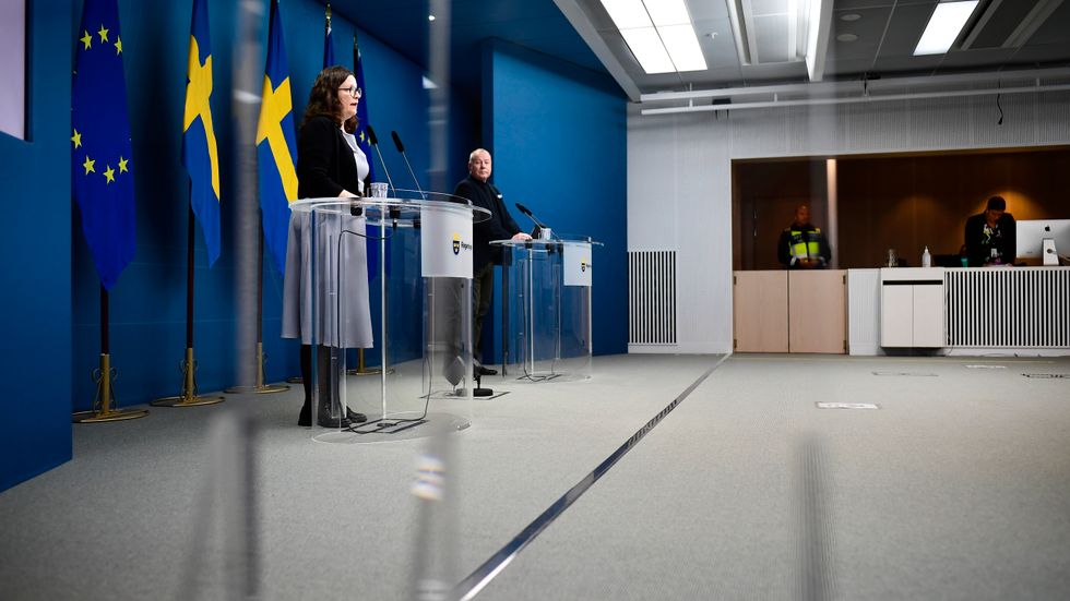 Utbildningsminister Anna Ekström (S) och Anders Söderholm, generaldirektör för Universitetskanslersämbetet (UKÄ), vid tisdagens pressträff.