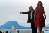 President Donald Trump och Melania Trump vid ett framträdande i Florida i lördags, där presidenten pekade ut Sverige som