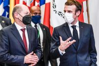 Frankrikes president Emmanuel Macron och Tysklands nytillträdda förbundskansler Olaf Scholz.