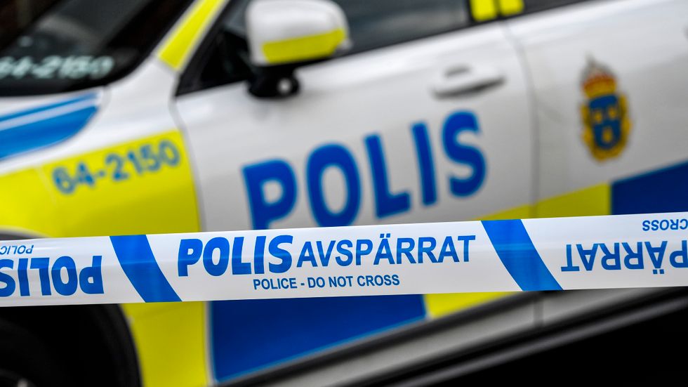 Polisen utreder händelsen där en bil hamnat i vattnet utanför Valdemarsvik. Arkivbild.