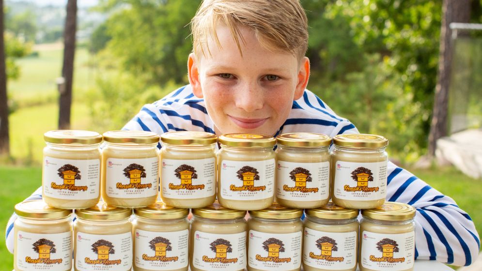 I år fick Henrik 100 kilo honung! Det är mer än familjen orkar äta.