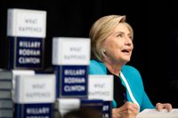 Hillary Clinton i en bokhandel i New York samma dag som ”What Happened” släpptes. 
