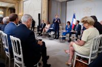 Under tisdagen mötte Frankrikes president Emmanuel Macron omkring 250 borgmästare som drabbats av den senaste veckans våldsamma upplopp på olika platser i landet.