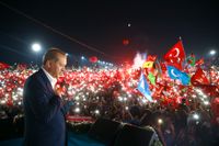 Turkiets president Recep Tayyip Erdogan under ett möte med sina anhängare efter kuppförsöket förra sommaren. Arkivbild.