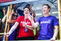 Mark Zuckerburg tillsammans med kollegor under prideparaden i San Francisco 2013.