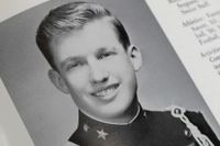 18-årige Donald Trump på bild i New York Military Academys årsbok 1964.