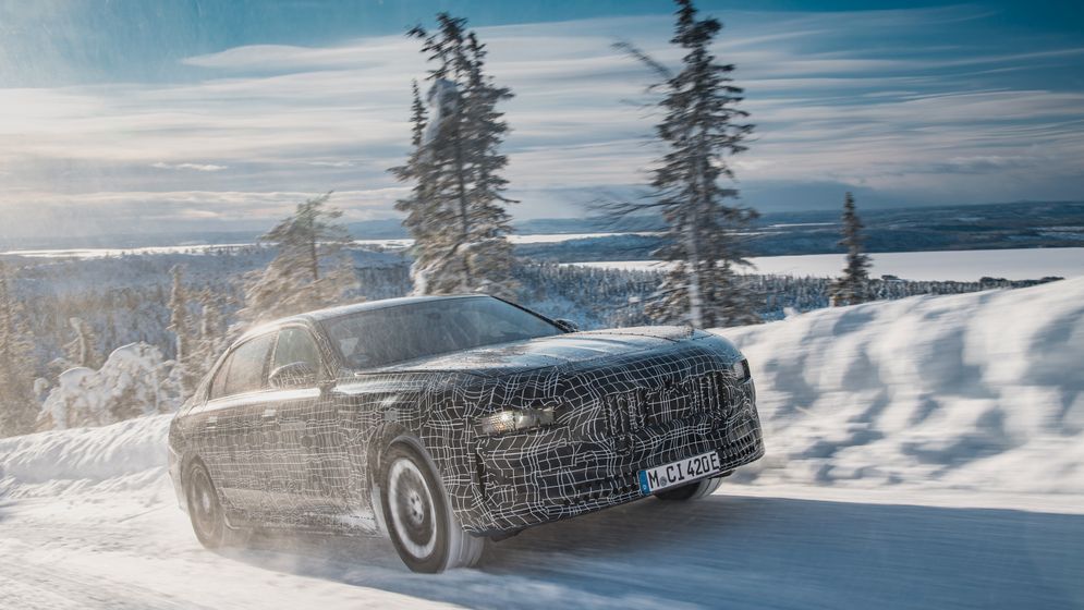 Kommande elbilen BMW i7 har testats i Arjeplog för att se hur den klarar snö och kyla.
