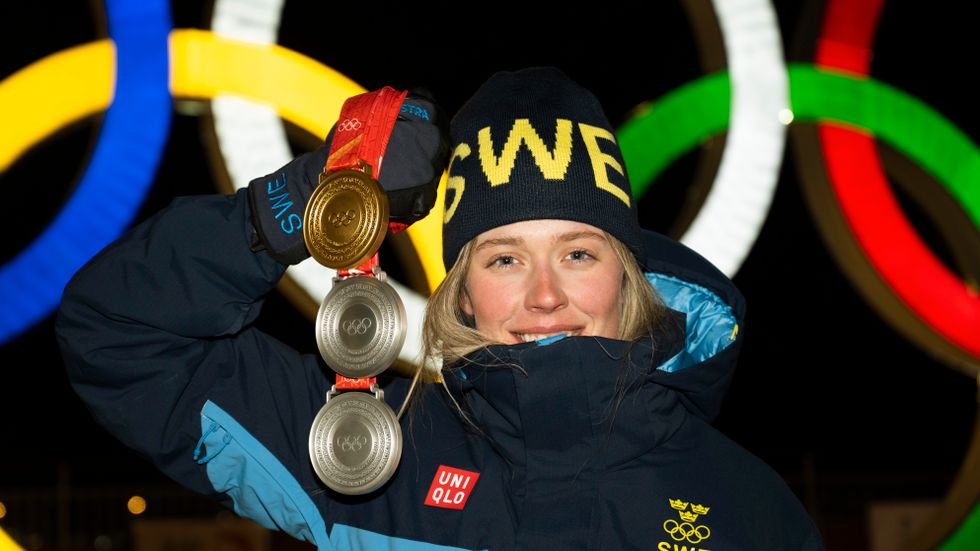Skidskytten Elvira Öberg bidrog starkt till Sveriges medaljskörd med guld och två silver.